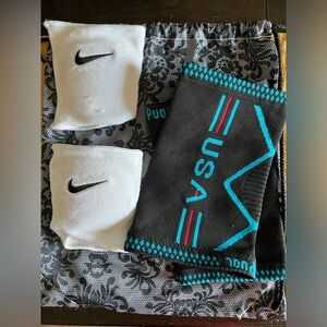Nike Essentials Volleyball Knee Pads - S and M